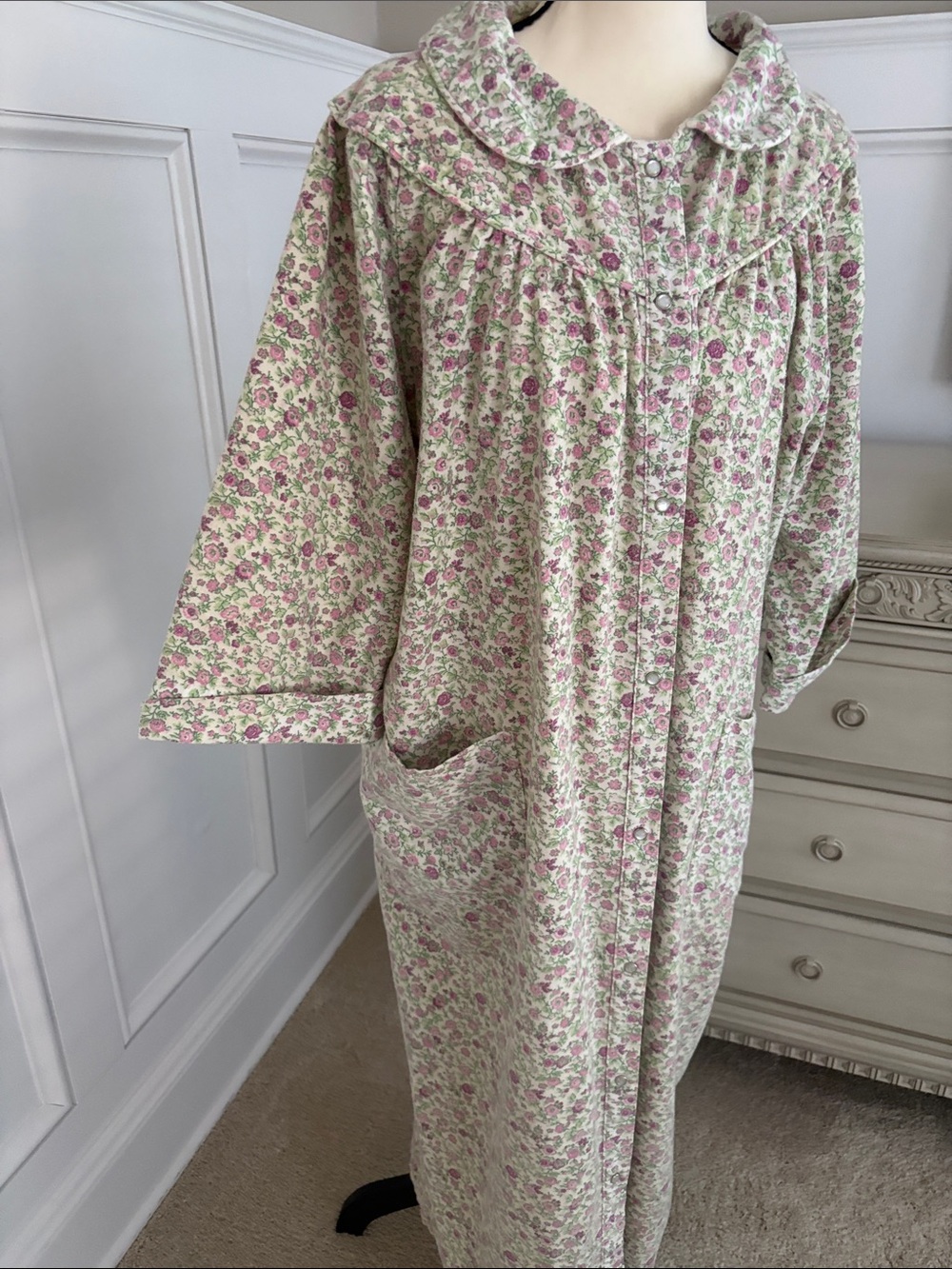 Long floral housecoat/robe - Picture 3 of 4